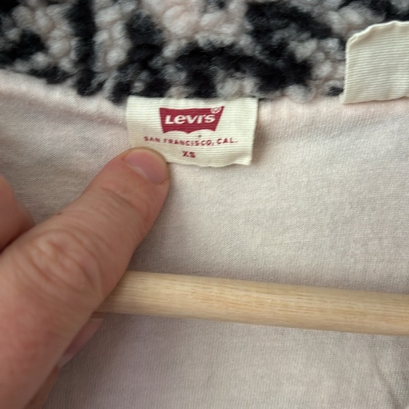 LEVIS Sherpa Sweatshirt - Picture 3 of 5